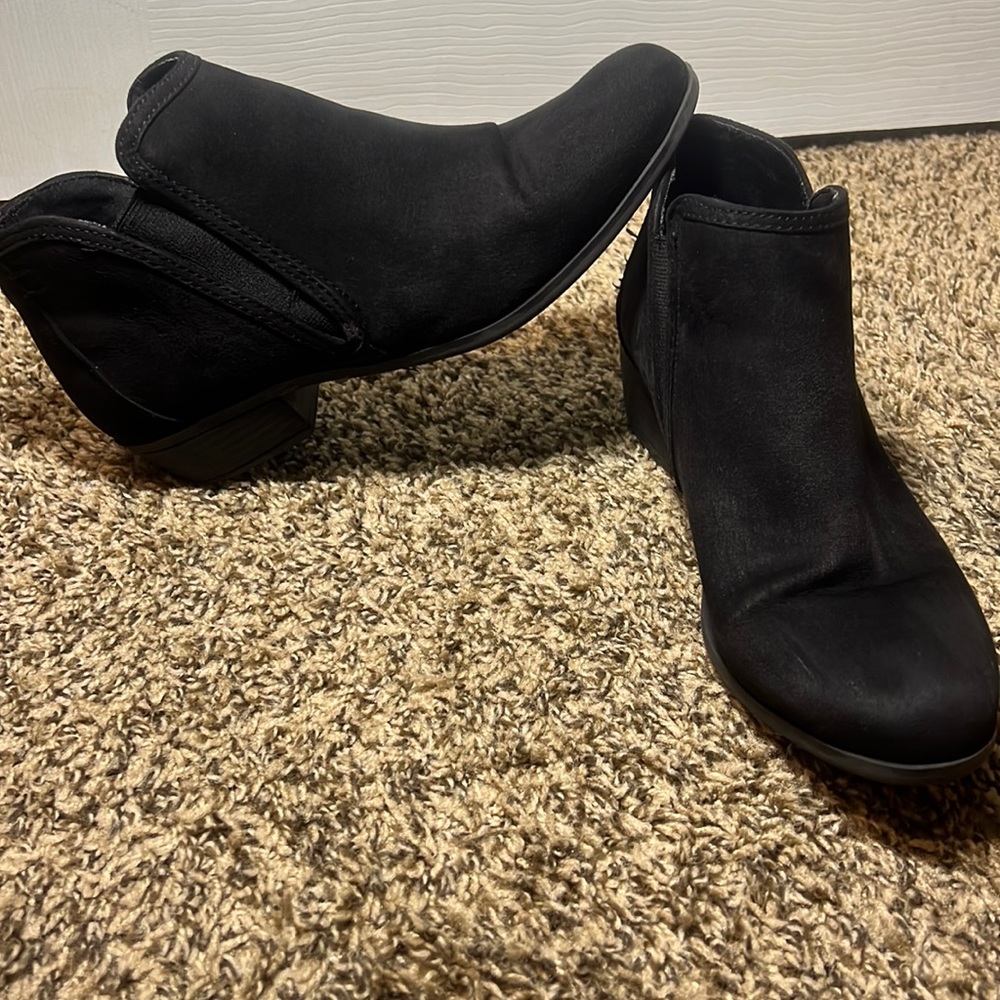 Size 10 black suede bootie